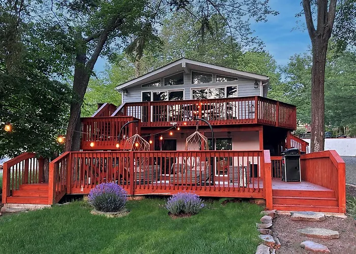 Majestic Lake Front Chalet